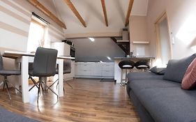 Moderne, Gemuetliche Dg-Wohnung In Ruhiger Lage